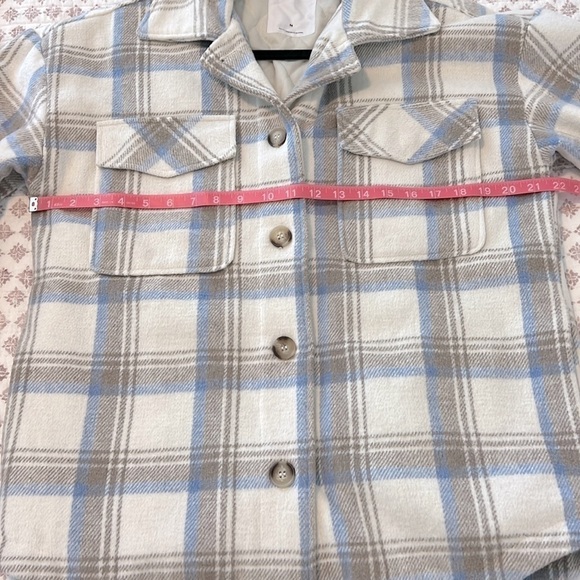 Garage Cream Light Blue Plaid Vicinity Oversized Quilted Shacket Size Medium - Picture 11 of 12